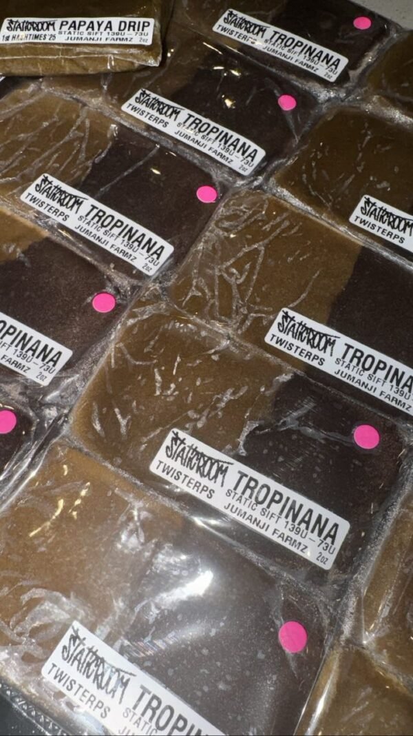 Tropinana static sift showing dry and clean trichome separation